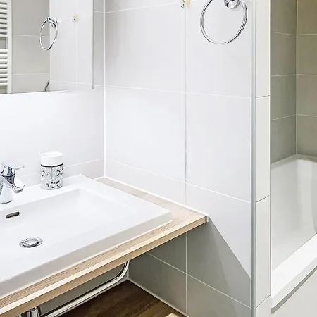Apartment Les Perles Du By Interhome